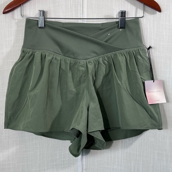 Happily Grey NWT Crossover Waist Athletic Boho Double Layer Shorts Green Sz M - Picture 1 of 11
